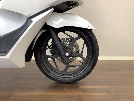 ホンダ PCX125 PCX125 機能面も充実させ進化を続けるコミューターの代表格!通勤・通学はお任せあれ! 3