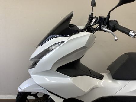 ホンダ PCX125 PCX125 機能面も充実させ進化を続けるコミューターの代表格!通勤・通学はお任せあれ! 34