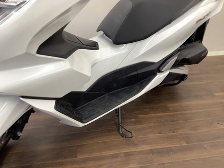ホンダ PCX125 PCX125 機能面も充実させ進化を続けるコミューターの代表格!通勤・通学はお任せあれ! 40