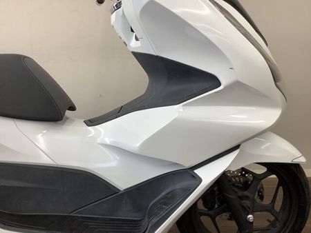 ホンダ PCX125 PCX125 機能面も充実させ進化を続けるコミューターの代表格!通勤・通学はお任せあれ! 6