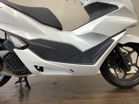 ホンダ PCX125 PCX125 機能面も充実させ進化を続けるコミューターの代表格!通勤・通学はお任せあれ! 7