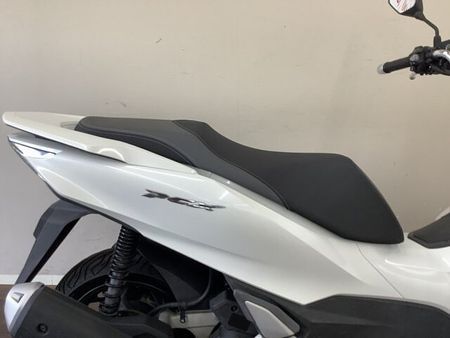 ホンダ PCX125 PCX125 機能面も充実させ進化を続けるコミューターの代表格!通勤・通学はお任せあれ! 8