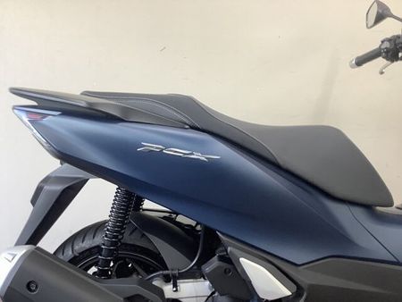 ホンダ PCX125 【マル得】PCX125 フロントABS・トラクションコントロールなど機能面も充実させたJK 23