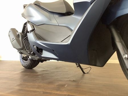ホンダ PCX125 【マル得】PCX125 フロントABS・トラクションコントロールなど機能面も充実させたJK 28