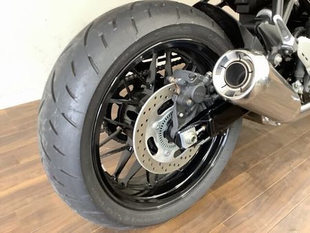 カワサキ Z900RS Z900RS ブラックアウトされた車体にモノストライプがアクセントな2024年モデル!ワン 21