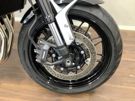 カワサキ Z900RS Z900RS ブラックアウトされた車体にモノストライプがアクセントな2024年モデル!ワン 6
