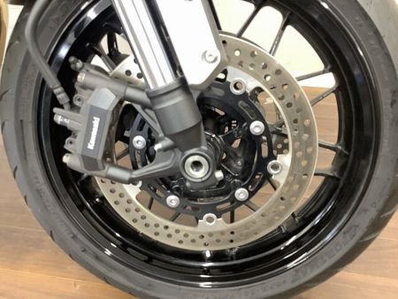 カワサキ Z900RS Z900RS ブラックアウトされた車体にモノストライプがアクセントな2024年モデル!ワン 7