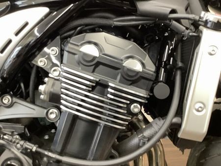 カワサキ Z900RS Z900RS ブラックアウトされた車体にモノストライプがアクセントな2024年モデル!ワン 9