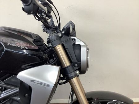 ホンダ CB250R CB250R トラディショナルなデザインながらフルデジタルメーター等機能面も充実!軽く瞬発 20