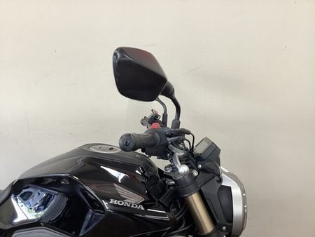 ホンダ CB250R CB250R トラディショナルなデザインながらフルデジタルメーター等機能面も充実!軽く瞬発 21