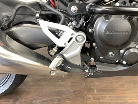 ホンダ CB250R CB250R トラディショナルなデザインながらフルデジタルメーター等機能面も充実!軽く瞬発 24