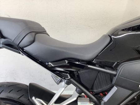ホンダ CB250R CB250R トラディショナルなデザインながらフルデジタルメーター等機能面も充実!軽く瞬発 26