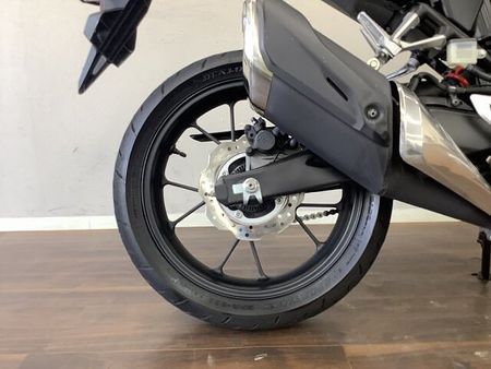 ホンダ CB250R CB250R トラディショナルなデザインながらフルデジタルメーター等機能面も充実!軽く瞬発 28