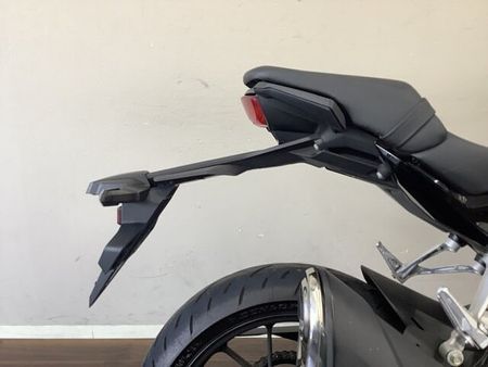 ホンダ CB250R CB250R トラディショナルなデザインながらフルデジタルメーター等機能面も充実!軽く瞬発 29
