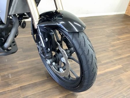 ホンダ CB250R CB250R トラディショナルなデザインながらフルデジタルメーター等機能面も充実!軽く瞬発 30