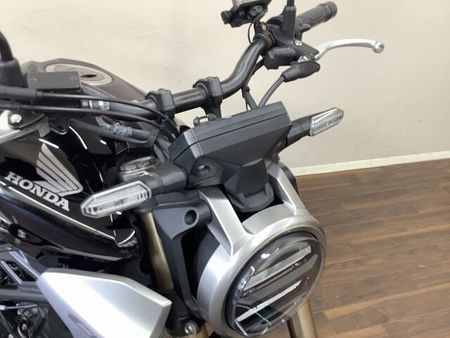 ホンダ CB250R CB250R トラディショナルなデザインながらフルデジタルメーター等機能面も充実!軽く瞬発 31