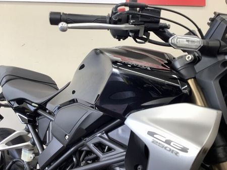 ホンダ CB250R CB250R トラディショナルなデザインながらフルデジタルメーター等機能面も充実!軽く瞬発 33