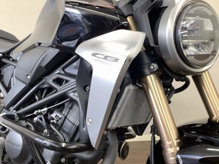 ホンダ CB250R CB250R トラディショナルなデザインながらフルデジタルメーター等機能面も充実!軽く瞬発 34