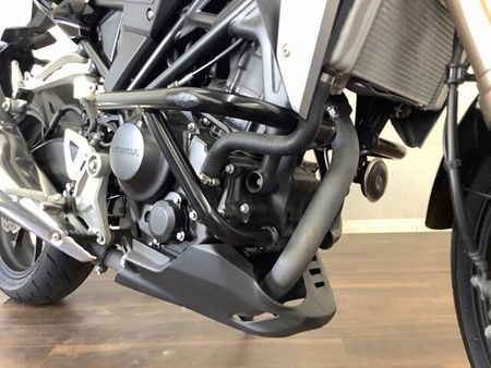 ホンダ CB250R CB250R トラディショナルなデザインながらフルデジタルメーター等機能面も充実!軽く瞬発 35