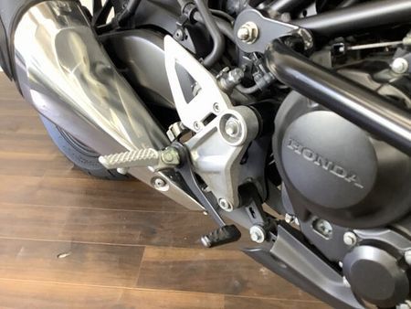 ホンダ CB250R CB250R トラディショナルなデザインながらフルデジタルメーター等機能面も充実!軽く瞬発 36