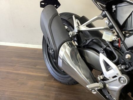 ホンダ CB250R CB250R トラディショナルなデザインながらフルデジタルメーター等機能面も充実!軽く瞬発 37