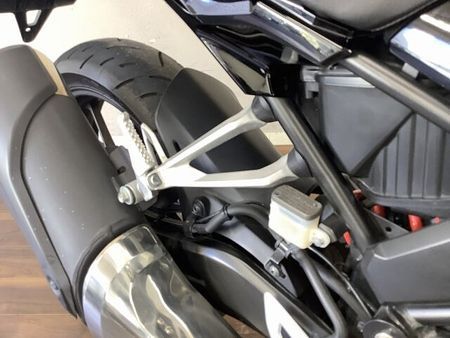 ホンダ CB250R CB250R トラディショナルなデザインながらフルデジタルメーター等機能面も充実!軽く瞬発 38