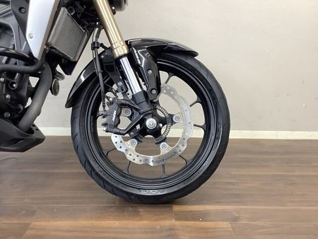 ホンダ CB250R CB250R トラディショナルなデザインながらフルデジタルメーター等機能面も充実!軽く瞬発 6