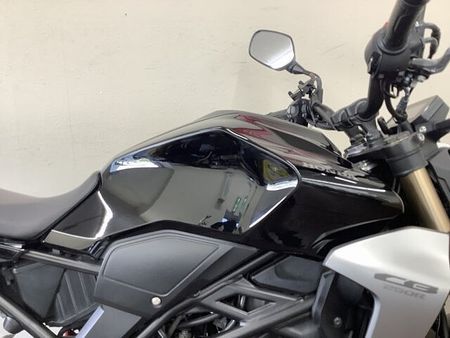 ホンダ CB250R CB250R トラディショナルなデザインながらフルデジタルメーター等機能面も充実!軽く瞬発 7