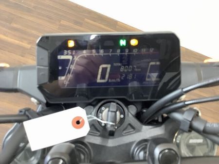 ホンダ CB250R CB250R トラディショナルなデザインながらフルデジタルメーター等機能面も充実!軽く瞬発 10