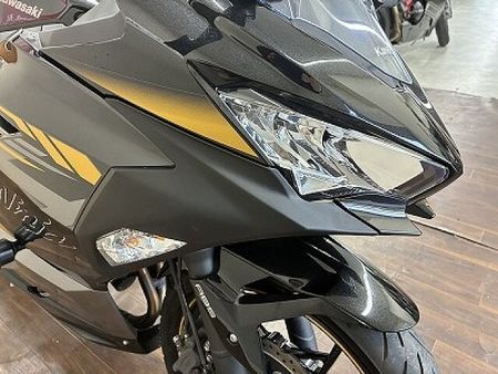 カワサキ ニンジャ 400 ニンジャ400 比較的大きなタンクとシャープな走りで街乗り・ツーリング共に活躍するミドルク 24