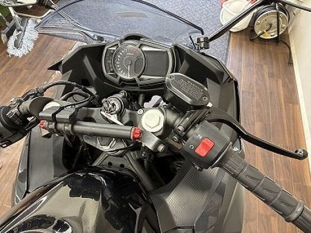 カワサキ ニンジャ 400 ニンジャ400 比較的大きなタンクとシャープな走りで街乗り・ツーリング共に活躍するミドルク 27