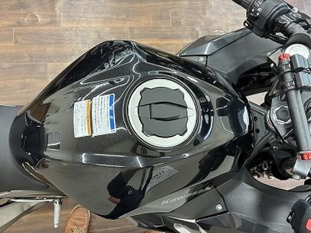 カワサキ ニンジャ 400 ニンジャ400 比較的大きなタンクとシャープな走りで街乗り・ツーリング共に活躍するミドルク 28