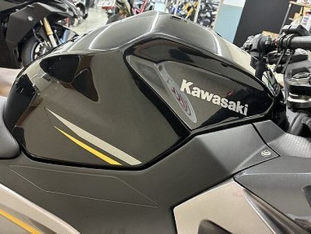 カワサキ ニンジャ 400 ニンジャ400 比較的大きなタンクとシャープな走りで街乗り・ツーリング共に活躍するミドルク 29