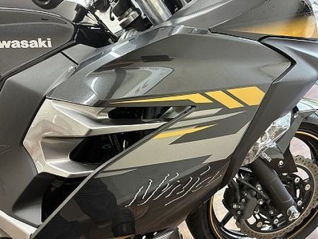 カワサキ ニンジャ 400 ニンジャ400 比較的大きなタンクとシャープな走りで街乗り・ツーリング共に活躍するミドルク 30