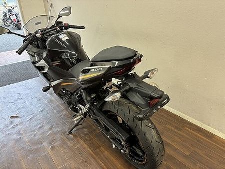 カワサキ ニンジャ 400 ニンジャ400 比較的大きなタンクとシャープな走りで街乗り・ツーリング共に活躍するミドルク 6