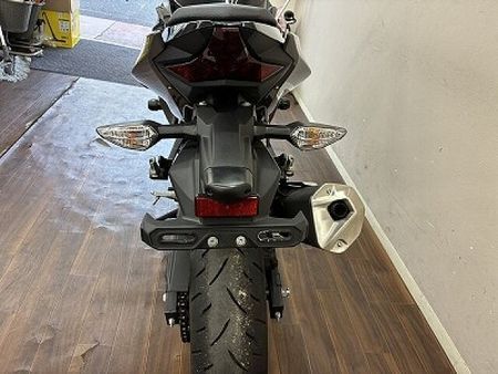 カワサキ ニンジャ 400 ニンジャ400 比較的大きなタンクとシャープな走りで街乗り・ツーリング共に活躍するミドルク 7