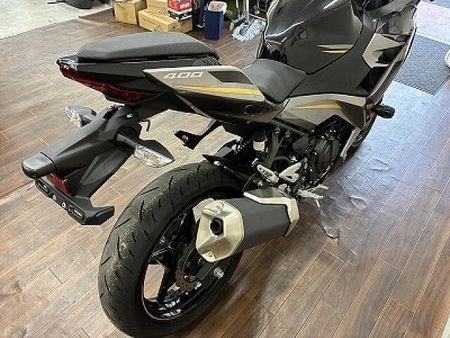 カワサキ ニンジャ 400 ニンジャ400 比較的大きなタンクとシャープな走りで街乗り・ツーリング共に活躍するミドルク 10