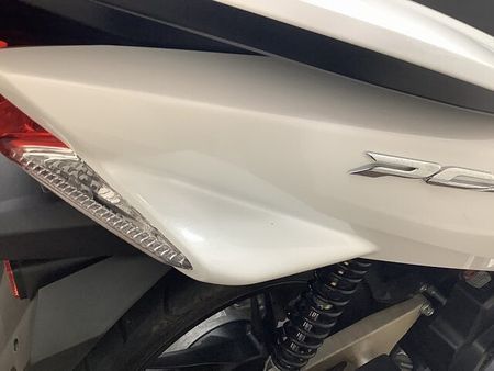 ホンダ PCX125 PCX LEDライト搭載のJF56型!安定感ある乗り味と燃費の良さに定評あるロングセラー! 23