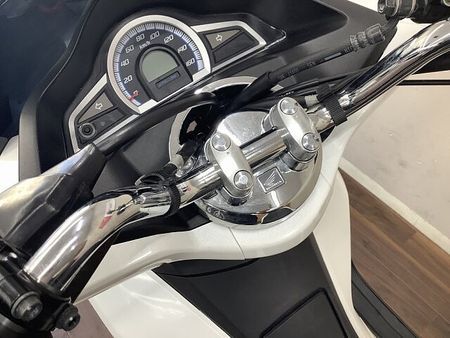 ホンダ PCX125 PCX LEDライト搭載のJF56型!安定感ある乗り味と燃費の良さに定評あるロングセラー! 26