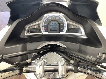ホンダ PCX125 PCX LEDライト搭載のJF56型!安定感ある乗り味と燃費の良さに定評あるロングセラー! 4