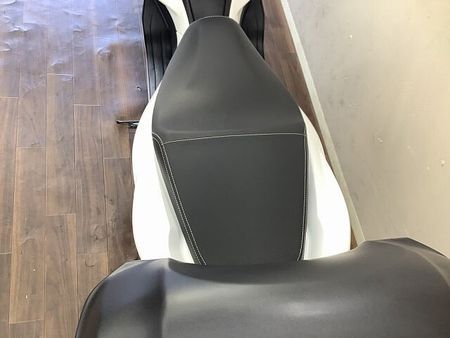 ホンダ PCX125 PCX LEDライト搭載のJF56型!安定感ある乗り味と燃費の良さに定評あるロングセラー! 5