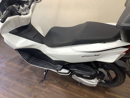 ホンダ PCX125 PCX LEDライト搭載のJF56型!安定感ある乗り味と燃費の良さに定評あるロングセラー! 8