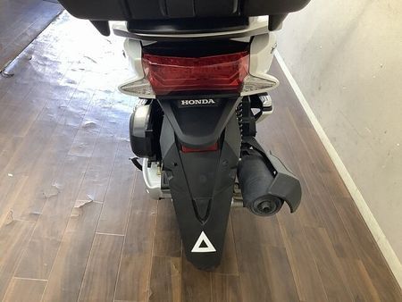ホンダ PCX125 PCX LEDライト搭載のJF56型!安定感ある乗り味と燃費の良さに定評あるロングセラー! 9