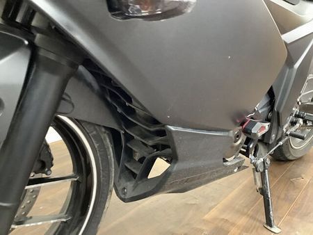 スズキ ジクサー SF250 ジクサー250SF 軽く扱いやすい車体と油冷エンジンがアイデンティティです!安心の政府認証 22
