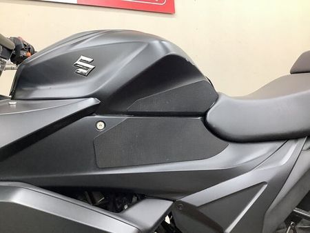 スズキ ジクサー SF250 ジクサー250SF 軽く扱いやすい車体と油冷エンジンがアイデンティティです!安心の政府認証 26