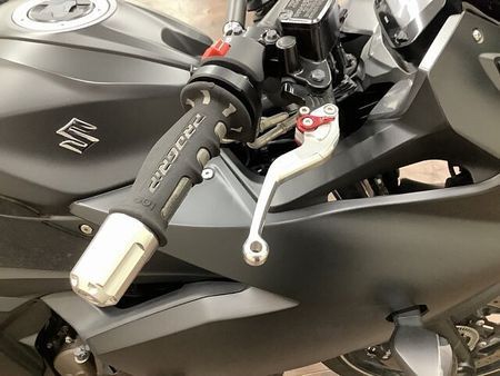 スズキ ジクサー SF250 ジクサー250SF 軽く扱いやすい車体と油冷エンジンがアイデンティティです!安心の政府認証 40