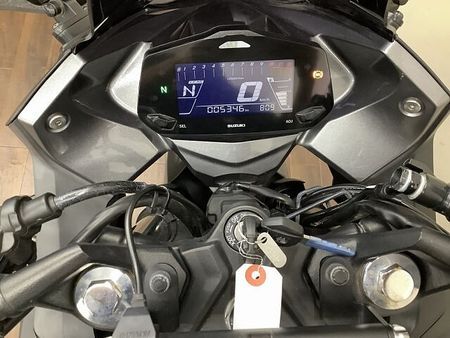 スズキ ジクサー SF250 ジクサー250SF 軽く扱いやすい車体と油冷エンジンがアイデンティティです!安心の政府認証 4