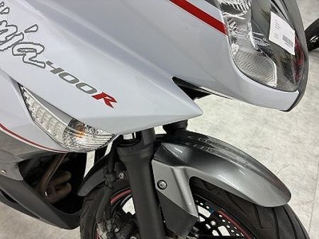 カワサキ ニンジャ 400R ニンジャ400R フルノーマル・2013年モデル スチールフレームの信頼性、パワフルな並列 21