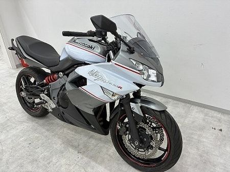 カワサキ ニンジャ 400R ニンジャ400R フルノーマル・2013年モデル スチールフレームの信頼性、パワフルな並列 3