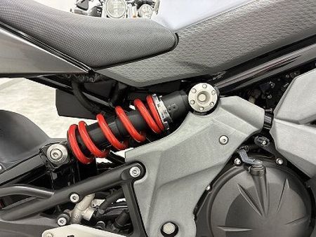カワサキ ニンジャ 400R ニンジャ400R フルノーマル・2013年モデル スチールフレームの信頼性、パワフルな並列 35
